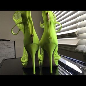 Women’s brash open toe heels
